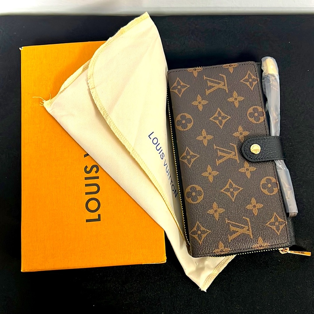 Designer Inspired Clutch Wristlet Wallet